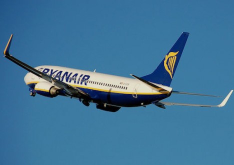 Ryanair.b737-800.aftertakeoff.arp