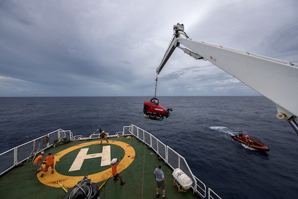 Submarine Dive Launch in the AmazonPreparos Para o Mergulho do Submarino