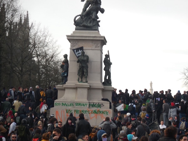 monuments_morts_nantes_violences