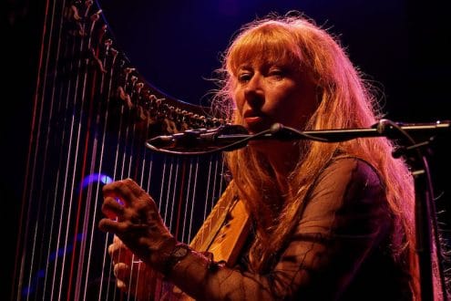 1280px-Photo_-_Festival_de_Cornouaille_2012_-_Loreena_McKennitt_en_concert_le_26_juillet_-_037