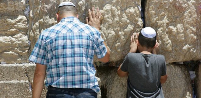 Mur lamentation juif rabbin europe barcelone