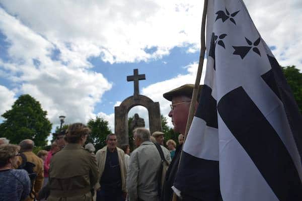 Statue du pape Jean-Paul II à Ploërmel : la croix devra être retirée Pape