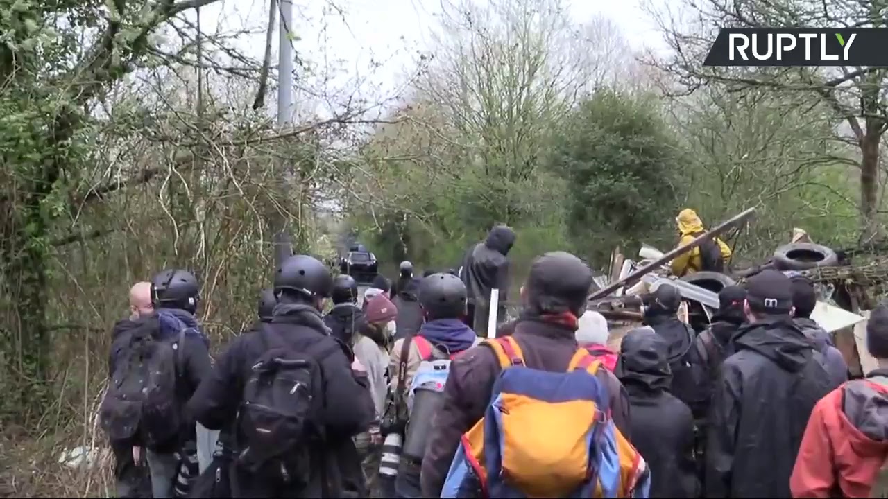 NotreDame des Landes 2ème journée d'évacuation de la ZAD (direct)