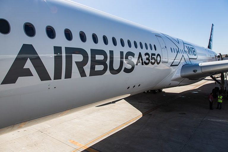 800px-Airbus_A-350_XWB_F-WWYB_cabine_passagers_2