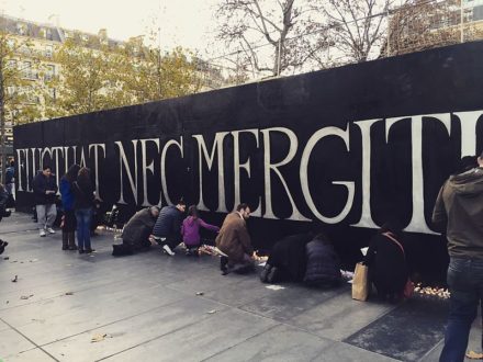 Paris._Ma_ville._Place_de_la_republique._Not_afraid._Fluctuat_nec_mergitur_(22466819923)