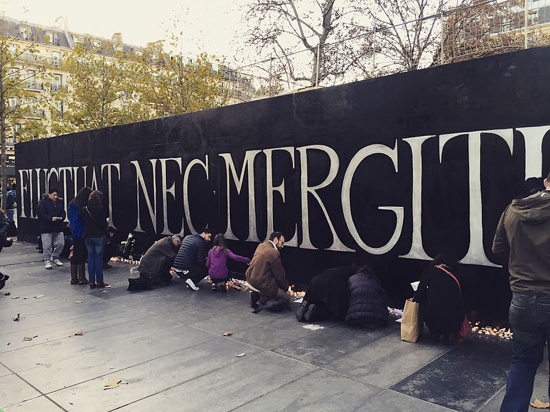 13 Novembre Fluctuat Nec Mergitur Netflix Un Documentaire Historique