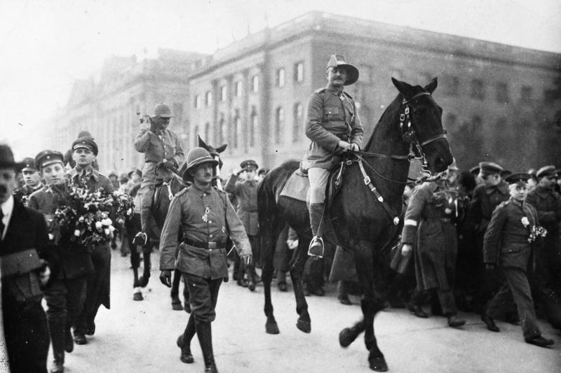 La Première Guerre mondiale a pris fin le 25 novembre 1918 . Bundesarchiv_B_145_Bild-P008268_General_Paul_von_Lettow-Vorbeck