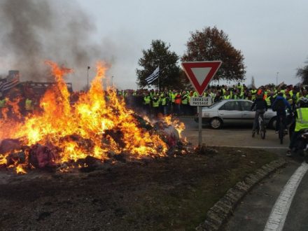 gilets-jaunes-macron-hutin