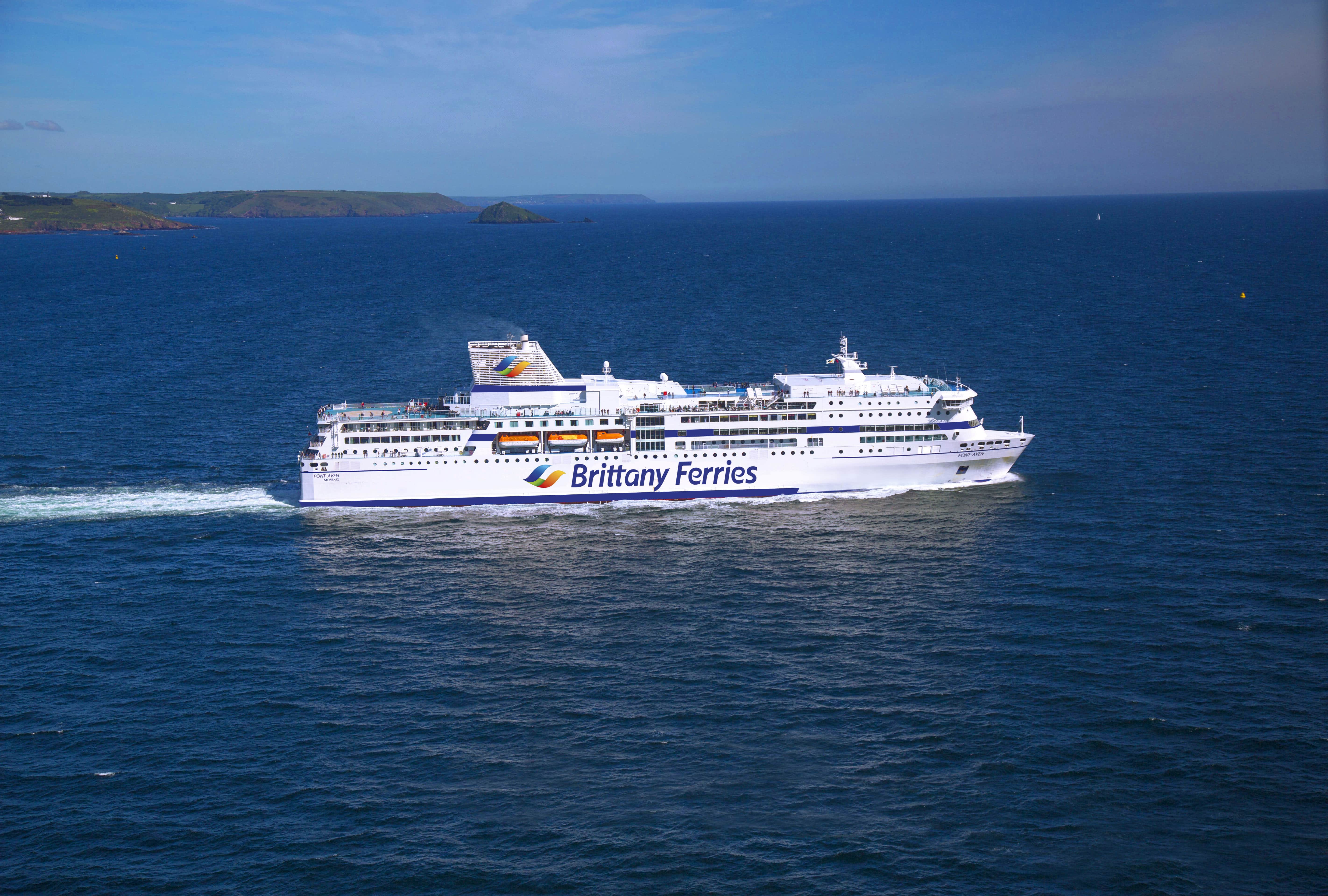 brittany-ferries-pont-aven-wearing-new-logo