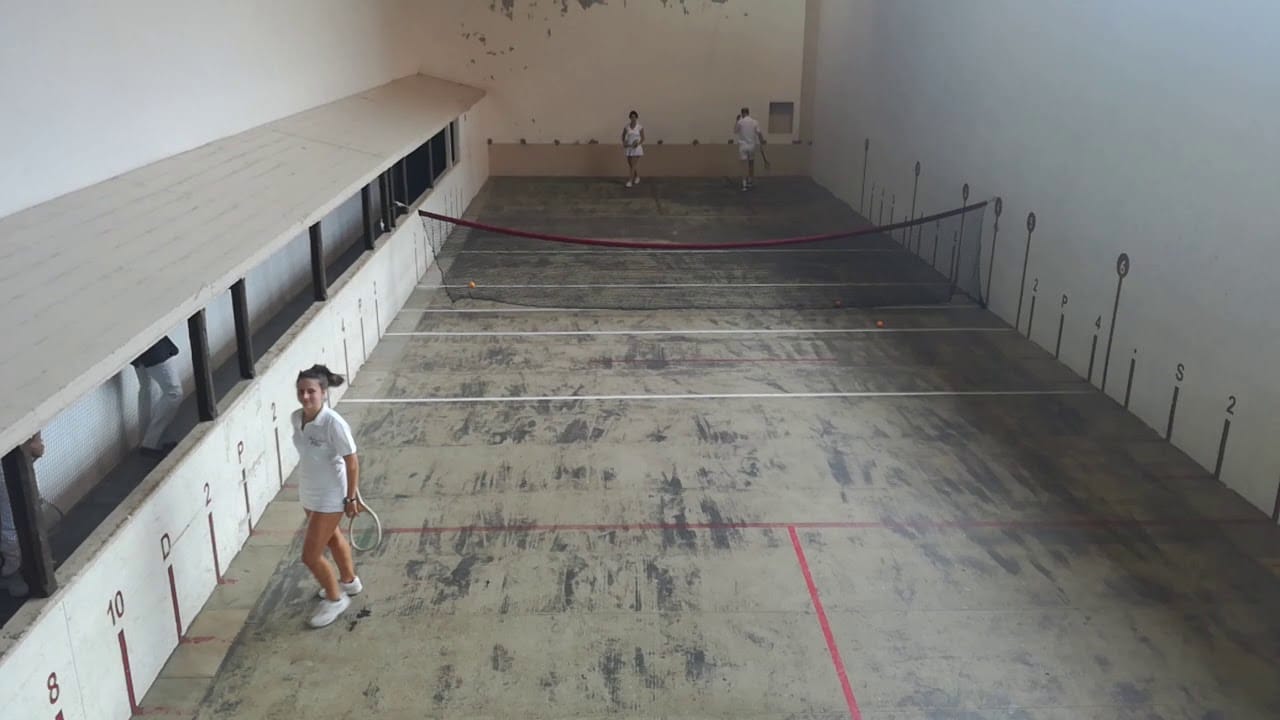 Jeux et sports traditionnels régionaux le Jeu de Paume (6/9) Jeux et sports traditionnels régionaux le Jeu de Paume (6/9)