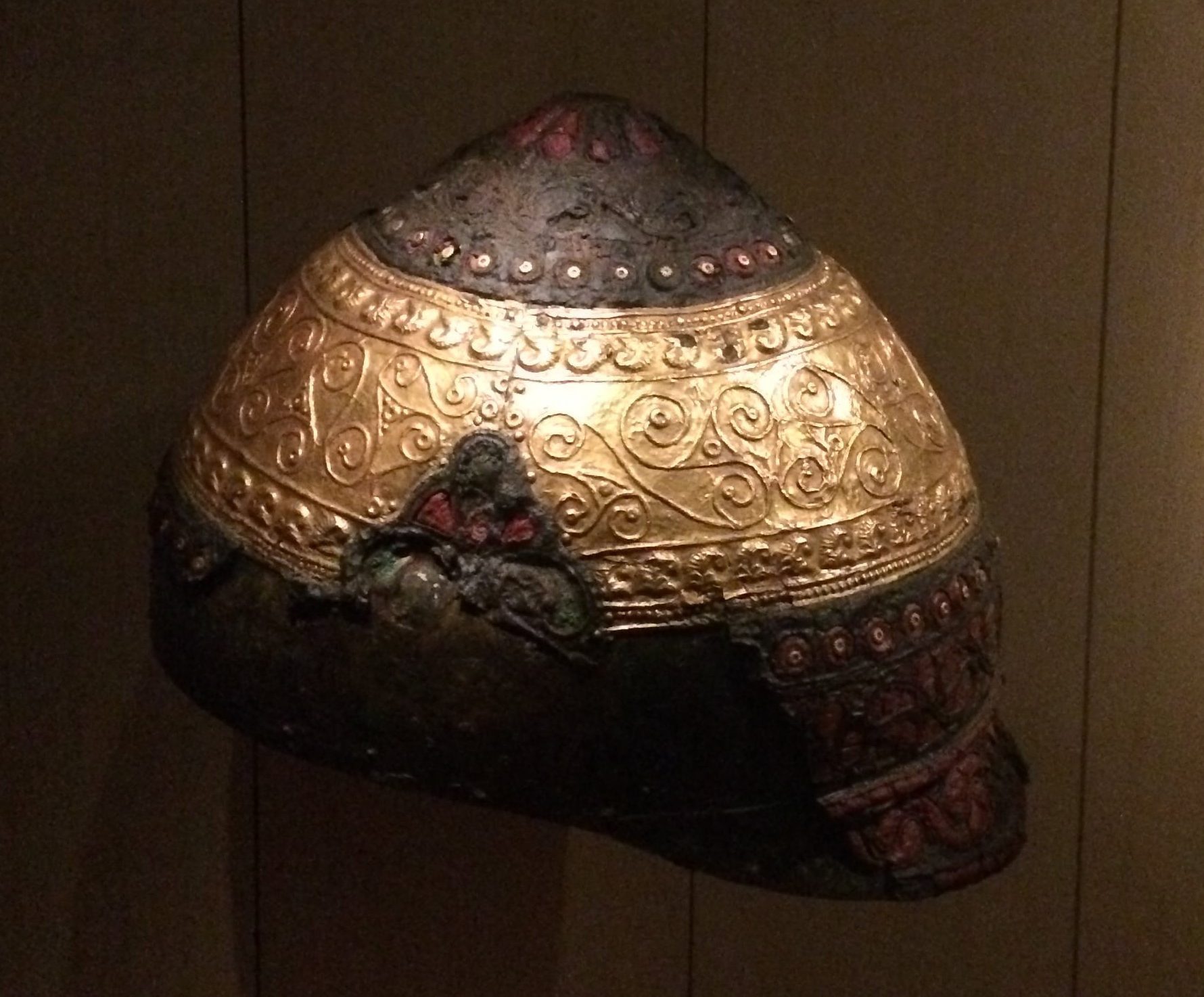 Casque Amfreville - musée archéologie nationale - Saint-Germain-en-Laye