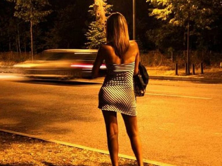 À Nantes, un téléphone pour fédérer l'aide aux prostitués mineurs