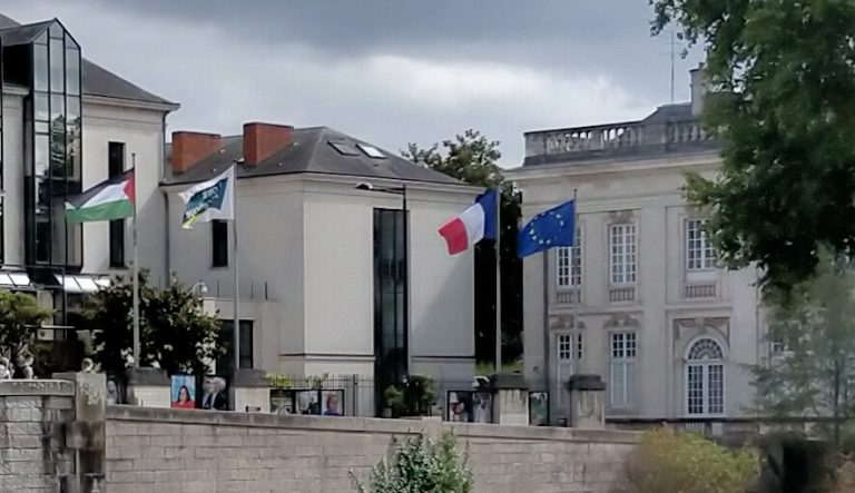 drapeau palestinien sur l'hôtel du département de Loire-Atlantique