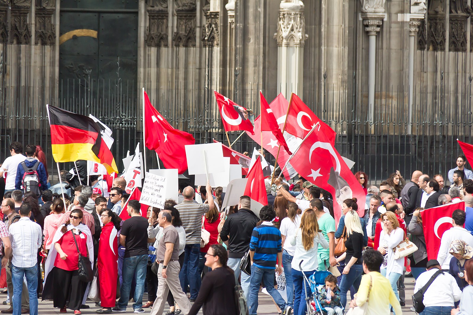 Großartiger Ersatz.  Deutschland will Zehntausende illegale Einwanderer legalisieren