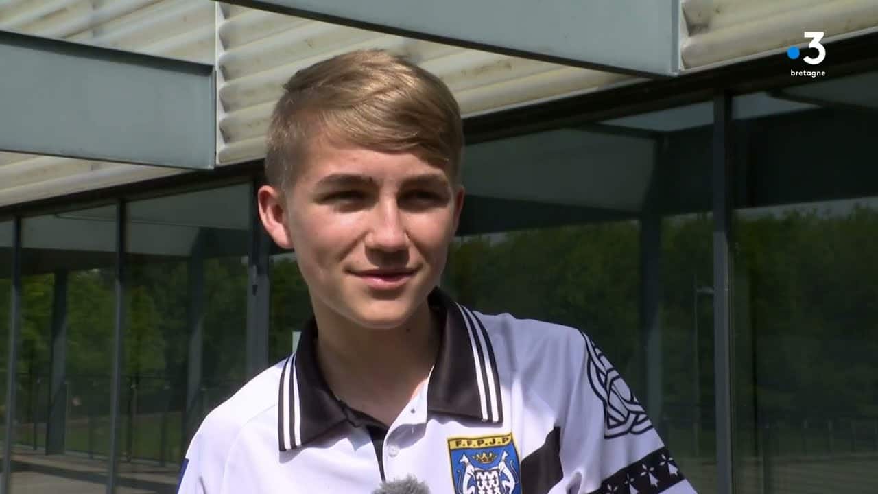 Axel, jeune champion breton de pétanque
