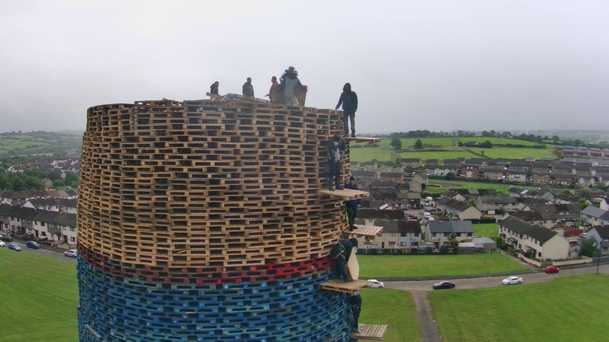 La ville de Larne (Irlande du Nord) en route vers le record du monde du plus grand bonfire ?