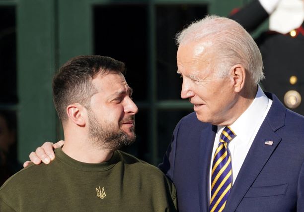 Une majorité d’Ukrainiens dénoncent la corruption de Zelensky et de son gouvernement A-Biden-Zelensky