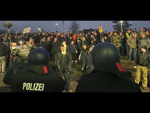 Upahl (Allemagne) : le projet de construction d'un village de conteneurs pour héberger 400 migrants provoque des émeutes, des habitants tentent de prendre d'assaut un bâtiment officiel
